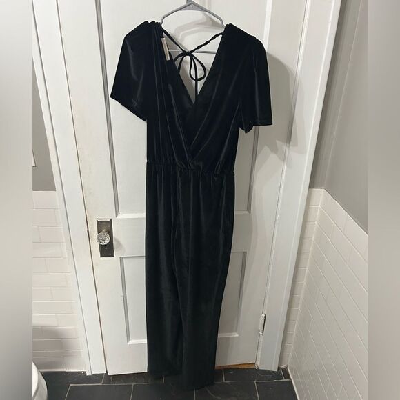 Black velvet Jumpsuit - Picture 5 of 6